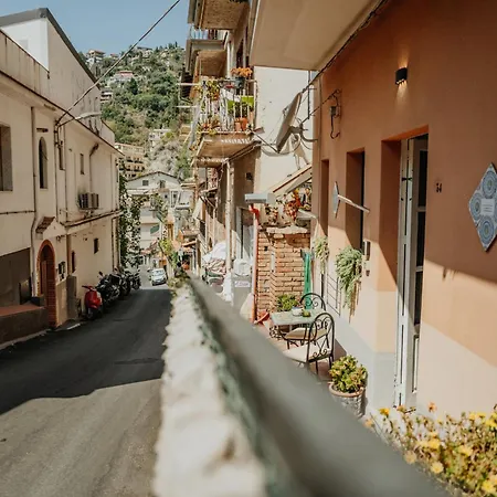 Daire La Maestrina In *