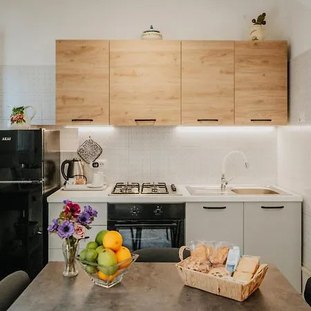 Daire La Maestrina In *